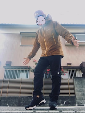 「アイテム（ナイロンジャケット、ゴールド系）」を使った、カバさん（メンズ・182cm）の冬コーディネート