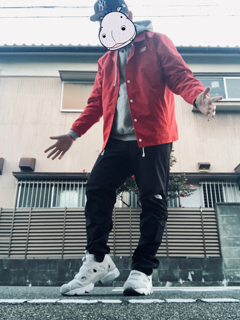 「THE NORTH FACEのアイテム（パンツ、ブラック系）」を使った、カバさん（メンズ・182cm）の冬コーディネートの1枚目の写真