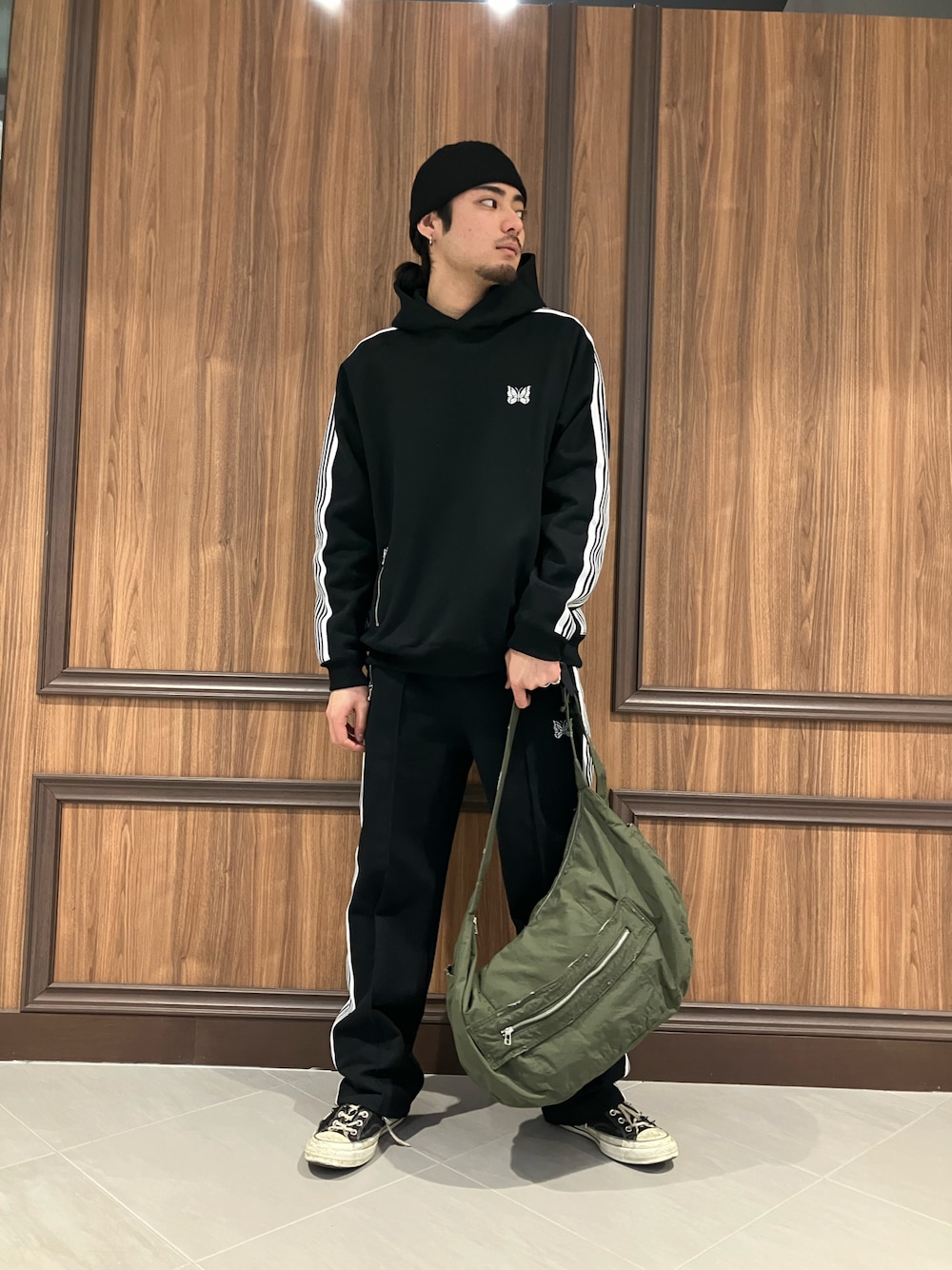 「Needlesのアイテム（パーカー、ブラック系）」を使った、ASAHIさん（メンズ・175cm）の冬コーディネートの1枚目の写真