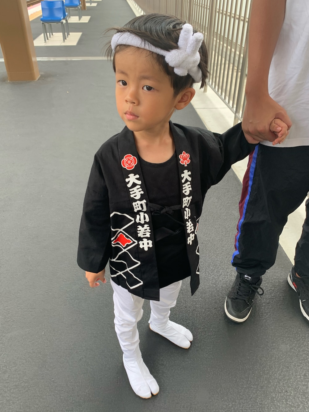 「だんじり、法被、お祭り」｜「岸和田祭りのアイテム（その他トップス、ブラック系）」を使った、toooomaさん（キッズ・100cm）の秋コーディネートの1枚目の写真