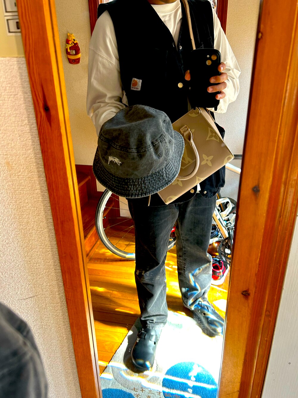 カジュアルなコーデに♪【LOUISVUITTON】スニーカー スリッポン LOUIS VUITTONのスリッポンを使ったメンズ人気ファッション