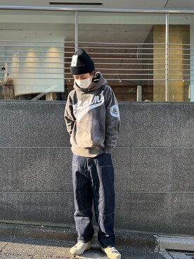 「ISAMU KATAYAMA BACKLASH（イサムカタヤマバックラッシュ）のアイテム（デニムパンツ）」を使った、サトウ コウタさん（メンズ・179cm）の冬コーディネート