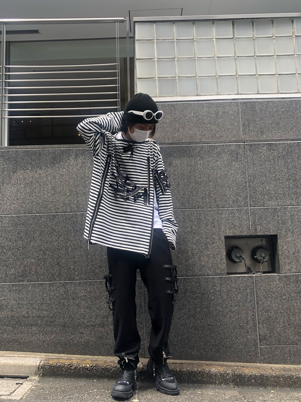 「おしゃれさんと繋がりたい、ゆるコーデ、夏コーデ、オーバーサイズ、今日のコーデ、秋服準備はじめました、モード、ボーダー、スウェットパンツ、TAKAHIROMIYASHITA The SoloIst.、ROYAL FLASH」｜「TAKAHIROMIYASHITATheSoloIst.のアイテム（スウェットパンツ、ブラック系）」を使った、サトウ コウタさん（メンズ・179cm）の夏コーディネートの1枚目の写真