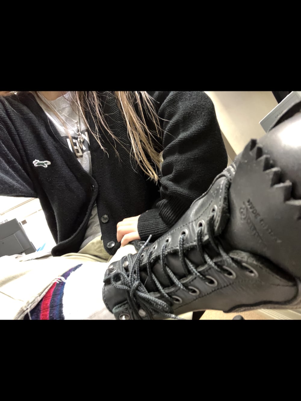 「仕事中」｜「Dannerのアイテム（ブーツ、ブラック系）」を使った、yu1978さん（骨格ナチュラル・レディース・162cm）の春コーディネートの1枚目の写真