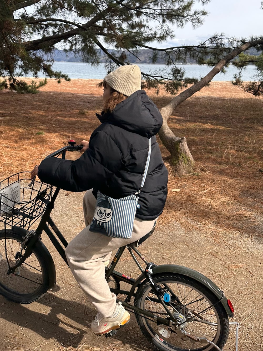 「NIKEのアイテム（シューズ、ピンク系）」を使った、mini.meさん（レディース・150cm）の春コーディネートの1枚目の写真