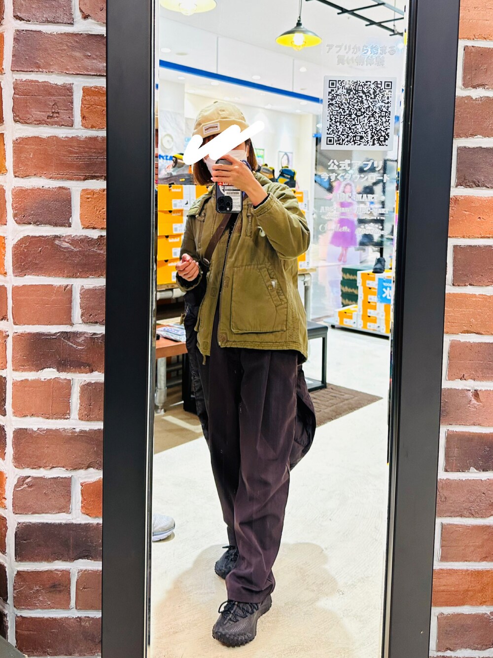 「MUJI Laboのアイテム（スラックス、ブルー系）」を使った、mini.meさん（レディース・150cm）の春コーディネートの1枚目の写真
