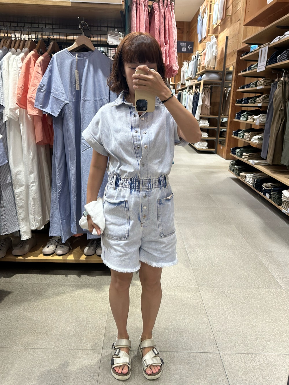 「ZARAのアイテム（つなぎ/オールインワン、ブルー系）」を使った、mini.meさん（レディース・150cm）の夏コーディネートの1枚目の写真