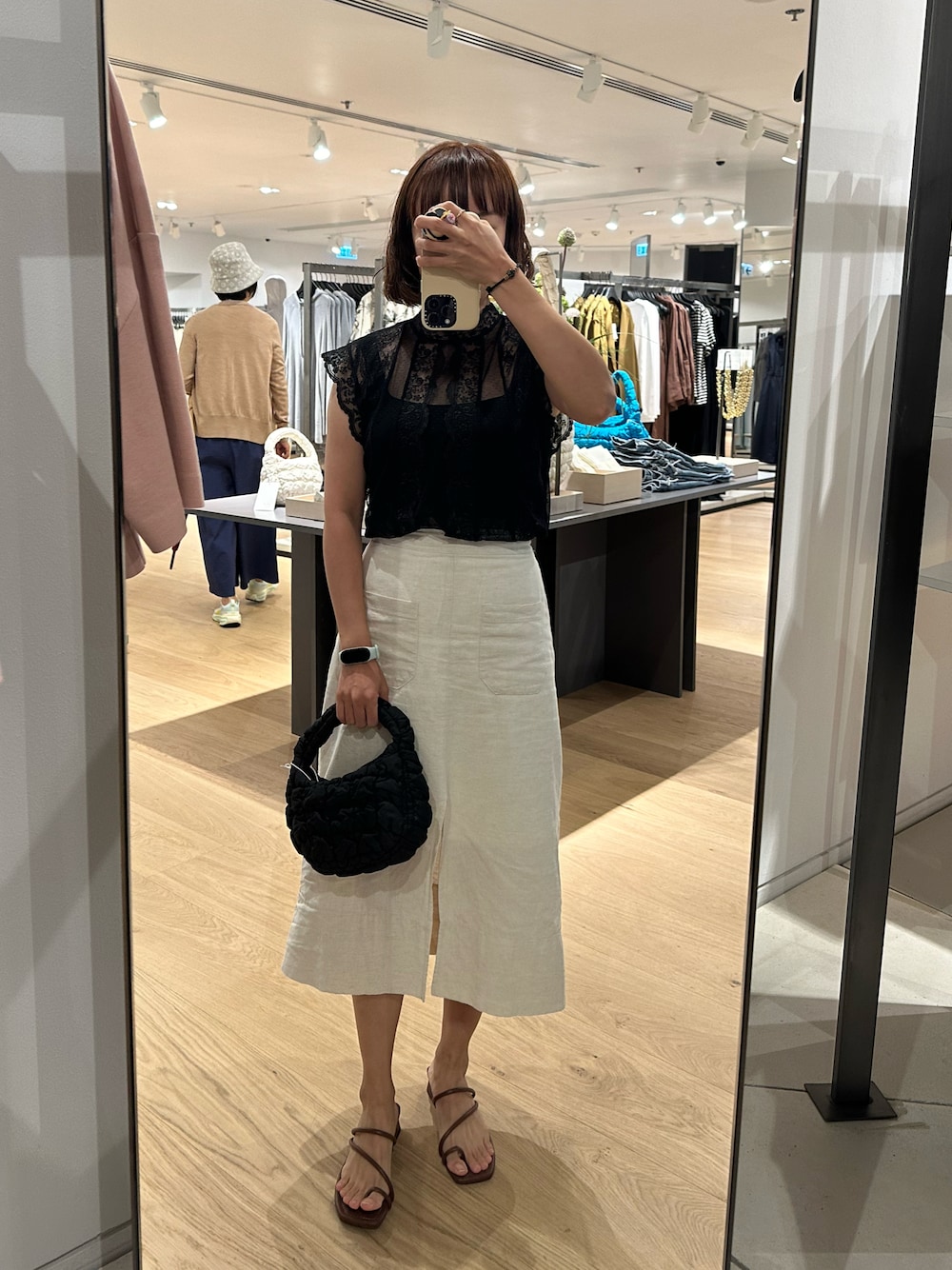 「M＆Sのアイテム（トップス、ブラック系）」を使った、mini.meさん（レディース・150cm）の夏コーディネートの1枚目の写真
