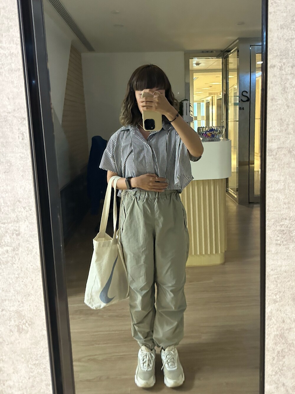 「GUのアイテム（その他パンツ、グリーン系）」を使った、mini.meさん（レディース・150cm）の春コーディネートの1枚目の写真