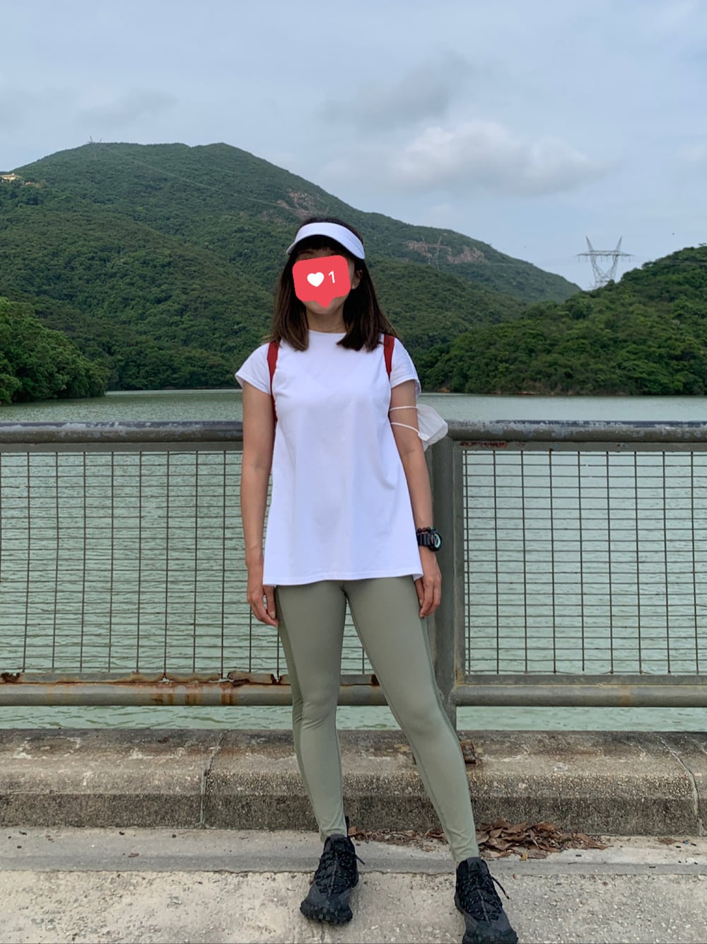 「UNIQLOのアイテム（Tシャツ/カットソー、ホワイト系）」を使った、mini.meさん（レディース・150cm）の春コーディネートの1枚目の写真