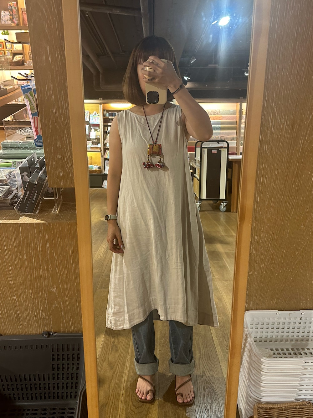 「UNIQLOのアイテム（ワンピース、ベージュ系）」を使った、mini.meさん（レディース・150cm）の秋コーディネートの1枚目の写真