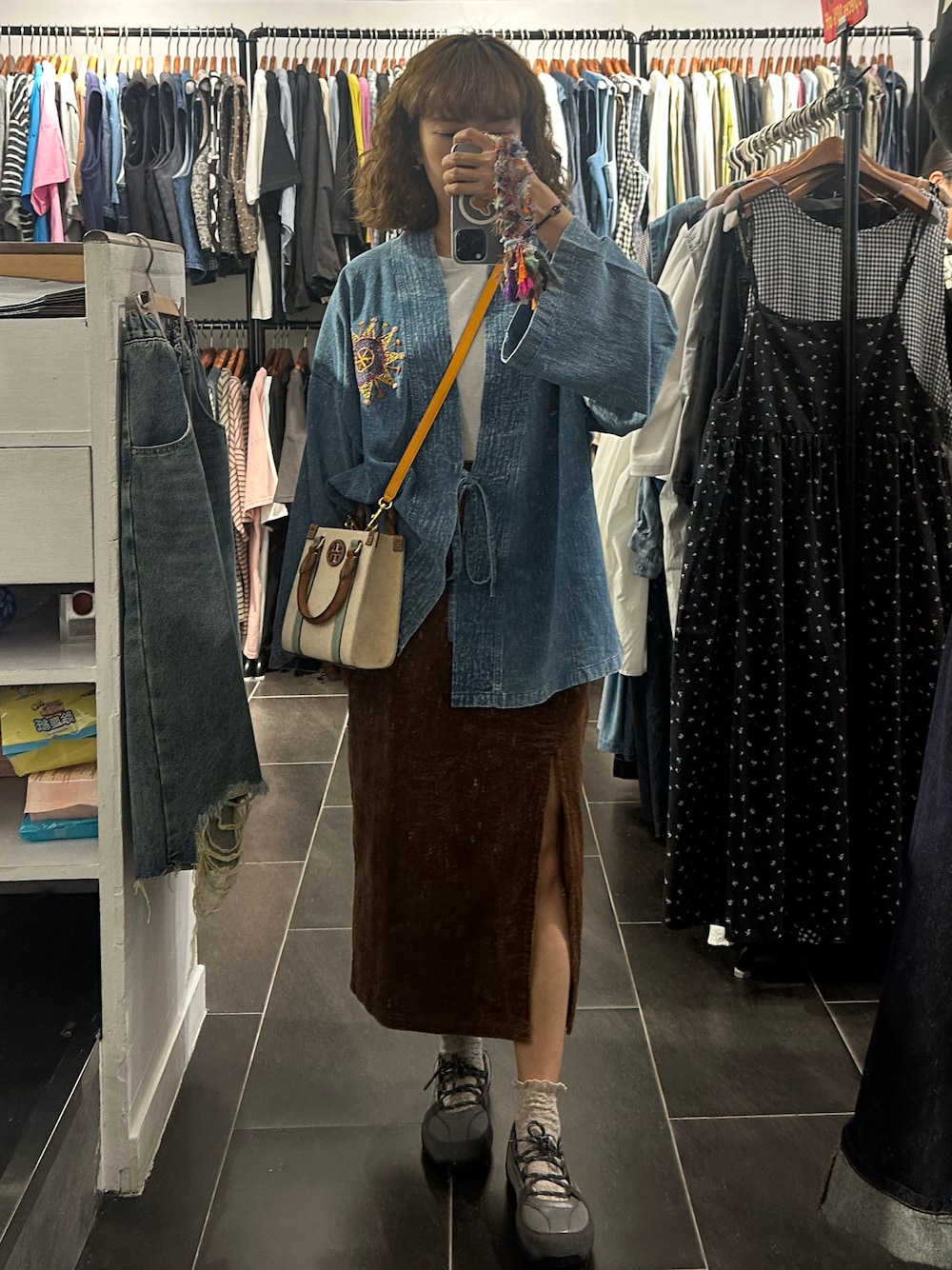 「ROCKFISH WEATHERWEARのアイテム（シューズ、グレー系）」を使った、mini.meさん（レディース・150cm）の春コーディネートの1枚目の写真