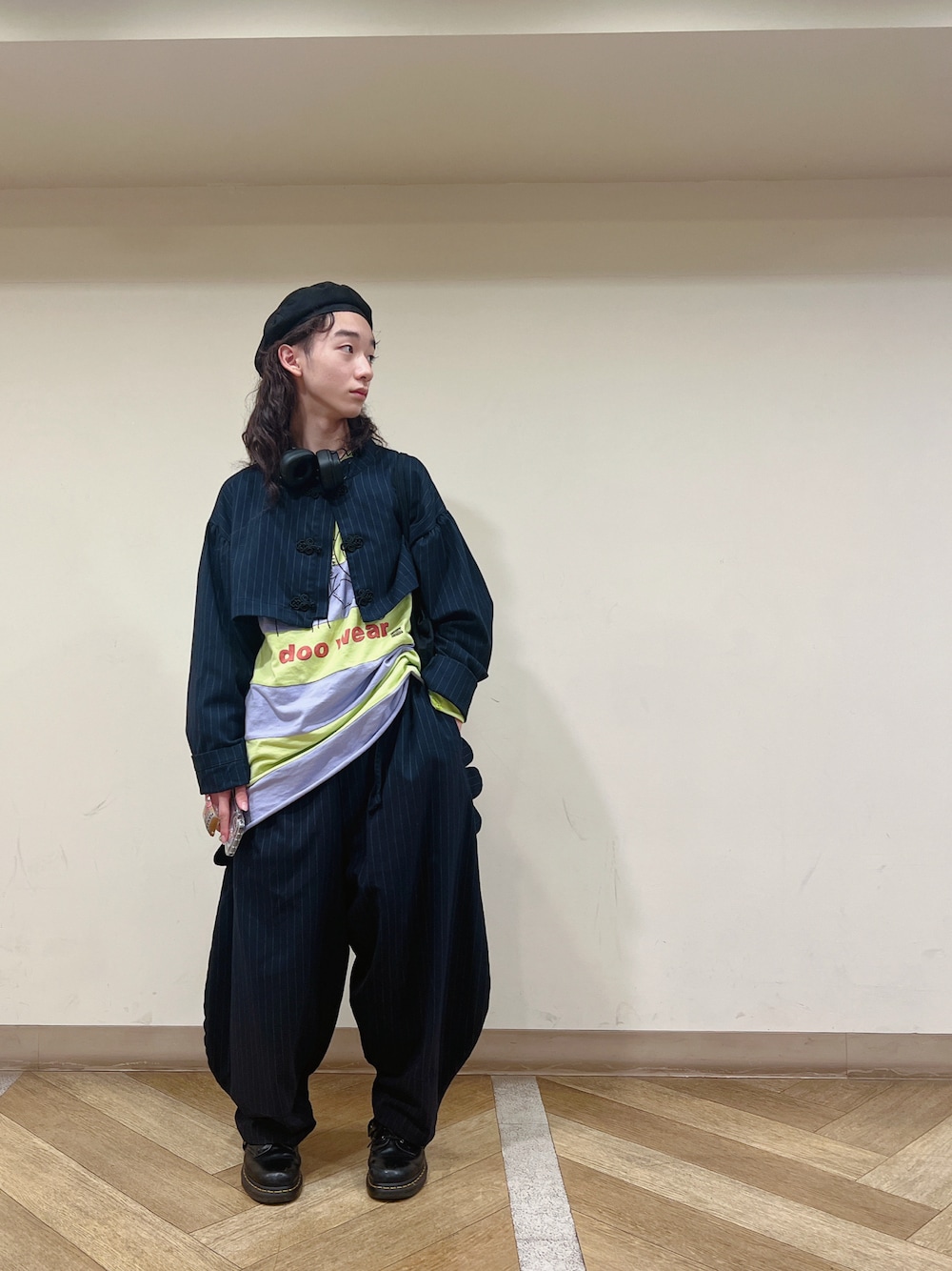 「ファッションを楽しもう、休日スタイル、秋服コーデ、ストリートコーデ、ピンストライプ、セットアップ、チャイナジャケット、ボーダーTシャツ、ロンT」｜「frankygrowのアイテム（パンツ、ブラック系）」を使った、sun913さん（メンズ・157cm）の秋コーディネートの1枚目の写真