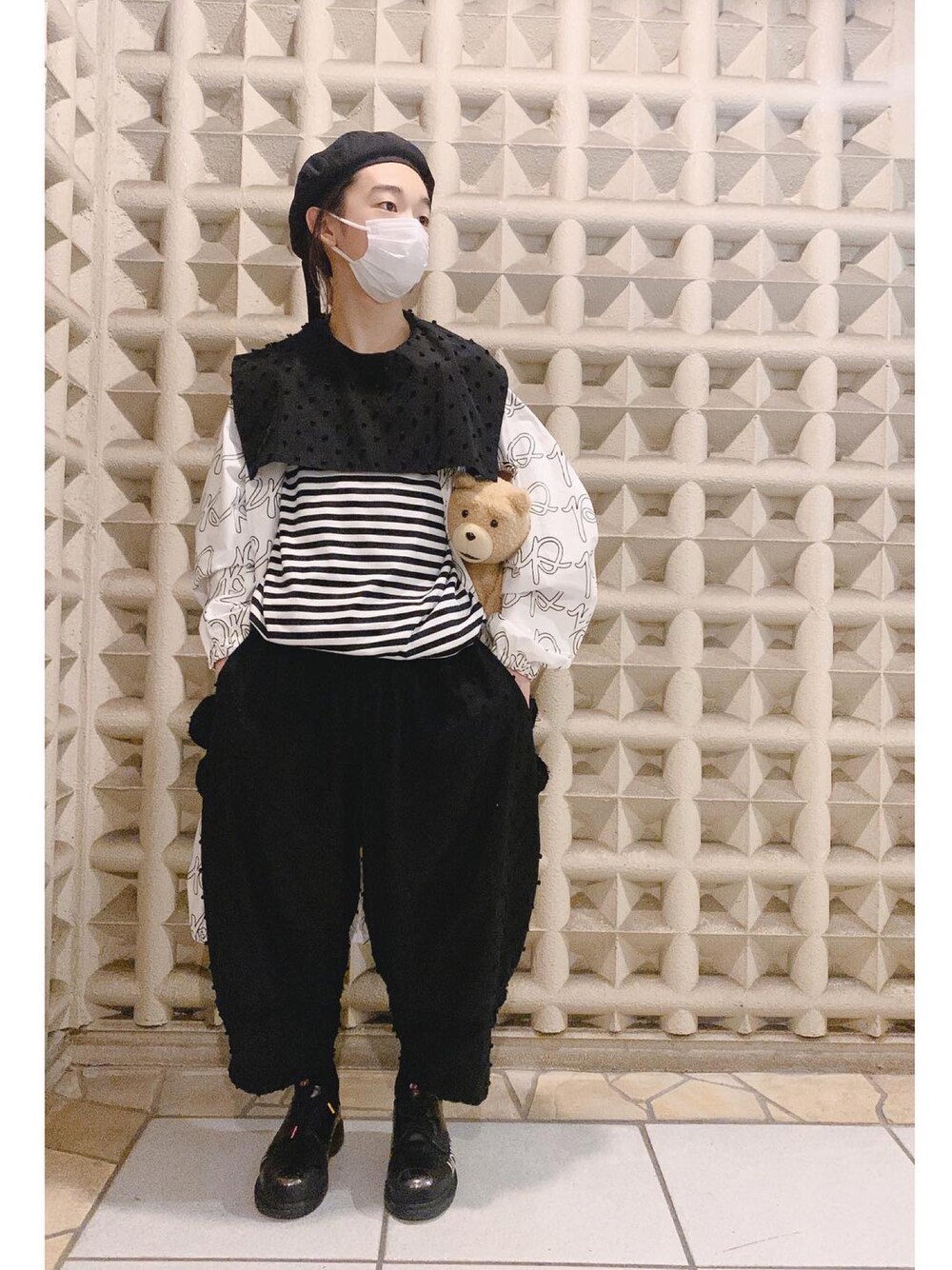 「男の子、ボーダートップス、セーラーカラー、モノトーン、Dr.Martens、ベレー帽、ワイドパンツ、ゆったりシルエット」｜「frankygrowのアイテム（トップス、ホワイト系）」を使った、sun913さん（キッズ・145cm）の春コーディネートの1枚目の写真
