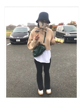 「アイテム（ボディバッグ/ウエストポーチ、グリーン系）」を使った、mayaさん（レディース・163cm）の秋コーディネート
