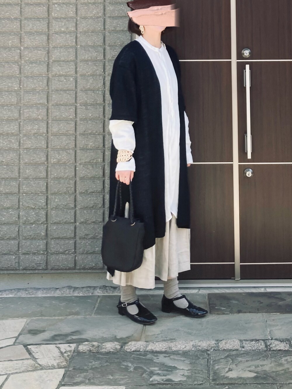 「オトナカジュアル、休日スタイル、大人コーデ、春夏コーデ、オトナ女子、ロングスカート、はるコーデ、今日のコーデ」｜「nuitomeruのアイテム（ハンドバッグ、ブラック系）」を使った、na.さん（レディース・160cm）の春コーディネートの1枚目の写真