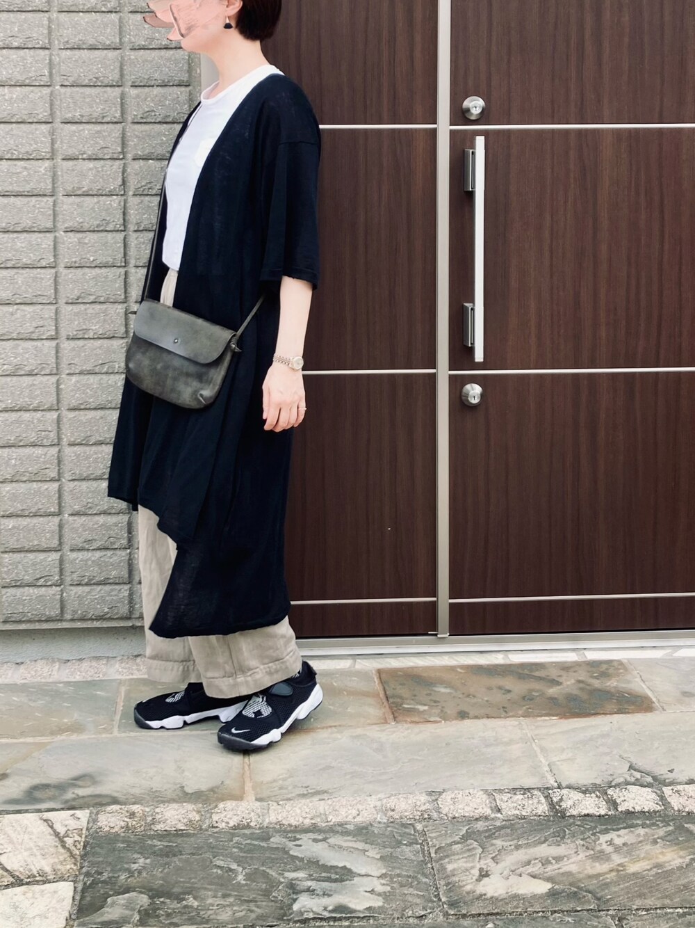 「カジュアルコーデ、オトナカジュアル、オトナ女子、オーバーサイズ、ゆったりコーデ」｜「NIKEのNIKE ナイキ WMNS AIR RIFT BR - 848386-001（スニーカー、ブラック系）」を使った、na.さん（レディース・160cm）の夏コーディネートの1枚目の写真