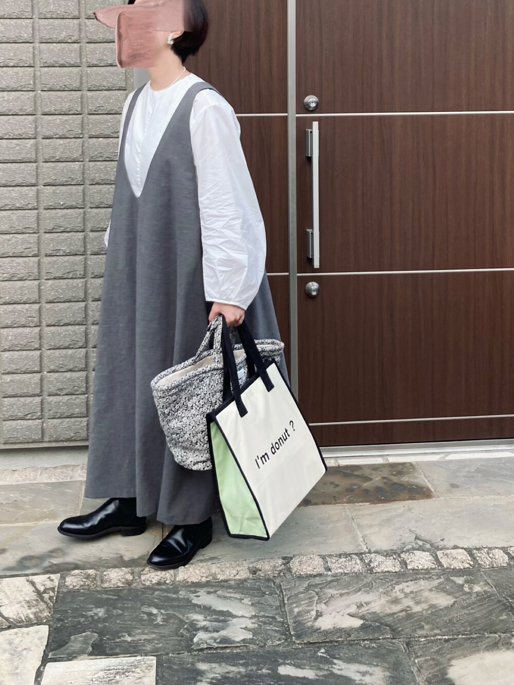 「休日コーデ、秋服、オトナ女子、大人かわいい、お出かけコーデ、ワンピーススタイル」｜「toshinosuketakegaharaのアイテム（シューズ、ブラック系）」を使った、na.さん（レディース・160cm）の秋コーディネートの1枚目の写真