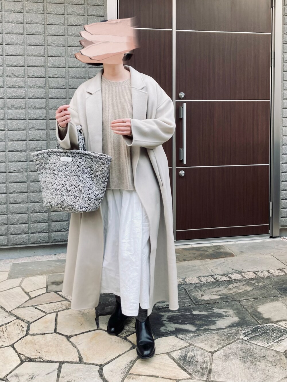 「大人コーデ、オーバーサイズ」｜「R&D.M.Co OLDMAN’S TAILORのアイテム（トートバッグ、ブラック系）」を使った、na.さん（レディース・160cm）の春コーディネートの1枚目の写真