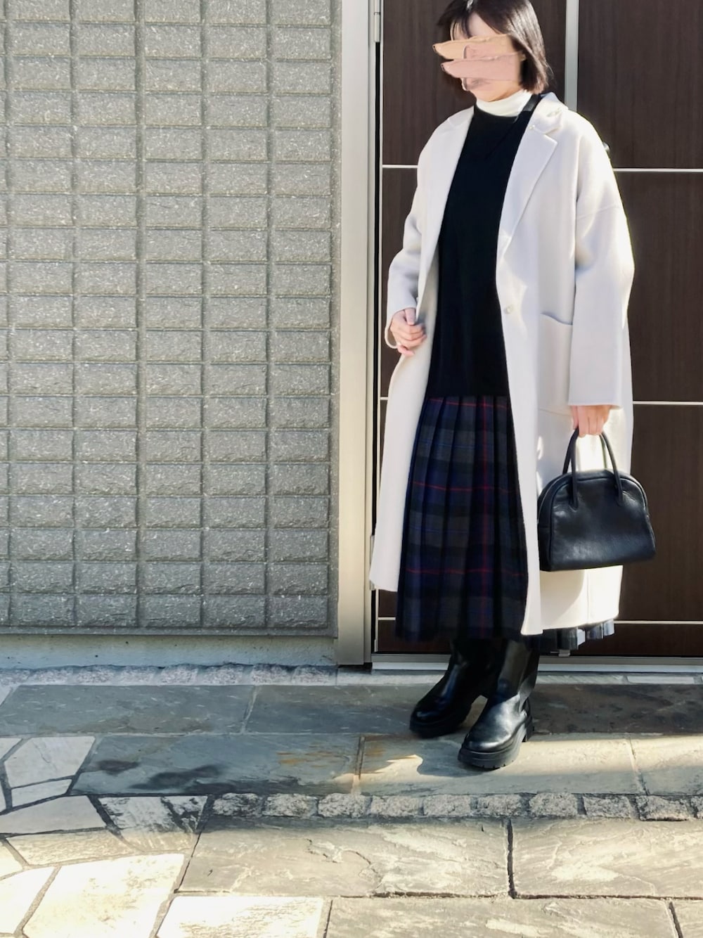 「オトナ女子、キレイめコーデ、黒、チェックスカート」｜「mizuiroindのmizuiro ind アシンメトリーカラーワイドベスト（ベスト、ブラック系）」を使った、na.さん（レディース・160cm）の冬コーディネートの1枚目の写真