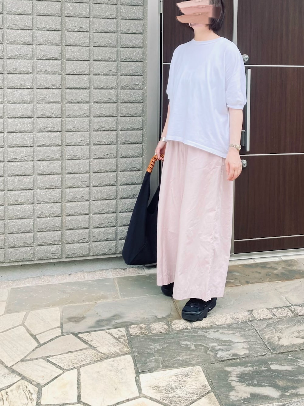 「楽チンコーデ、カジュアルコーデ、オトナカジュアル、リラックススタイル、ピンクパンツ、エアマックスココ」｜「nui_mondのアイテム（パンツ、ピンク系）」を使った、na.さん（レディース・160cm）の夏コーディネートの1枚目の写真