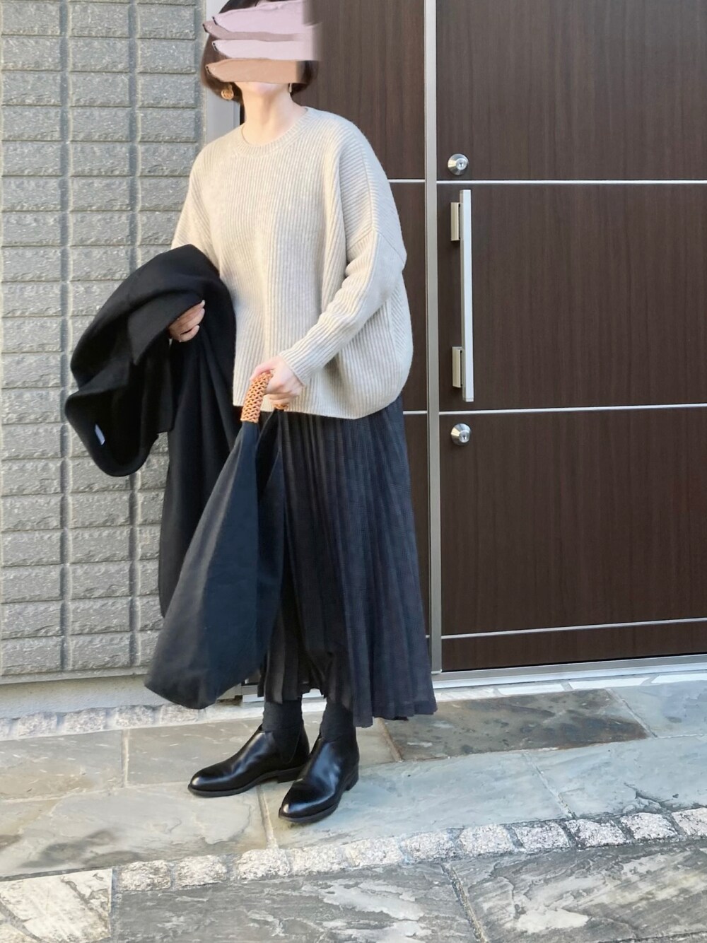 「冬コーデ、オトナ女子、秋冬コーデ、ニット」｜「toshinosuketakegaharaのアイテム（シューズ、ブラック系）」を使った、na.さん（レディース・160cm）の冬コーディネートの1枚目の写真