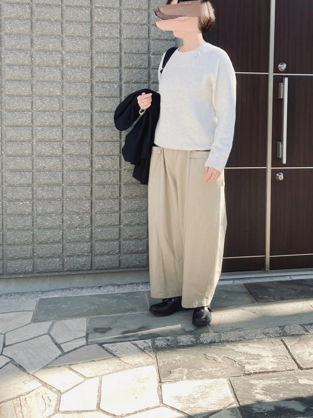 「大人カジュアル、ラクチンコーデ、きれいめカジュアル、冬コーデ、ナチュラル、ニットコーデ」｜「オローネのアイテム（ノーカラージャケット、ブラック系）」を使った、na.さん（レディース・160cm）の秋コーディネートの1枚目の写真