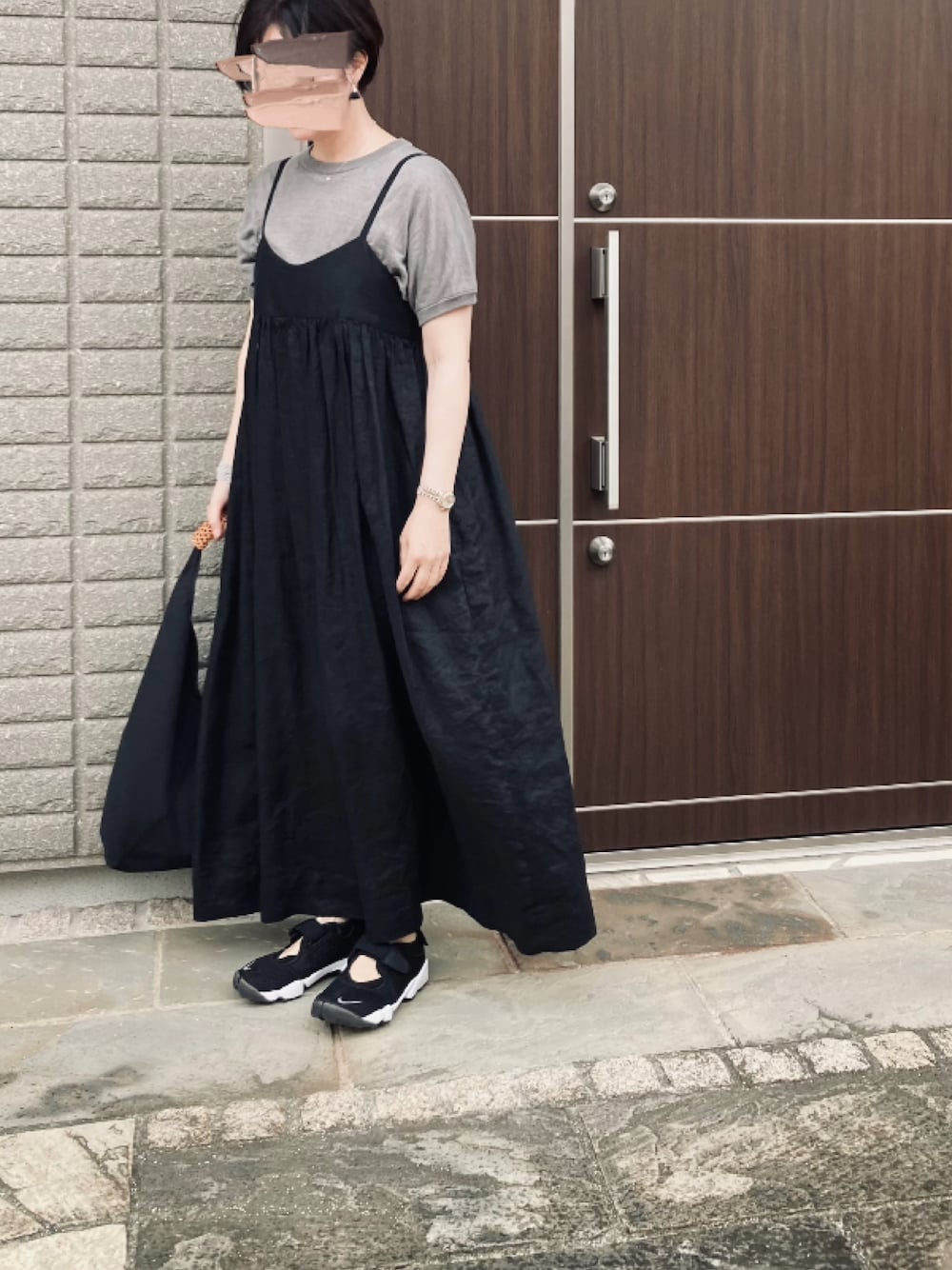 「夏コーデ、大人女子、大人コーデ、シンプルコーデ」｜「kamaroanのアイテム（バッグ、ブラック系）」を使った、na.さん（レディース・160cm）の夏コーディネートの1枚目の写真