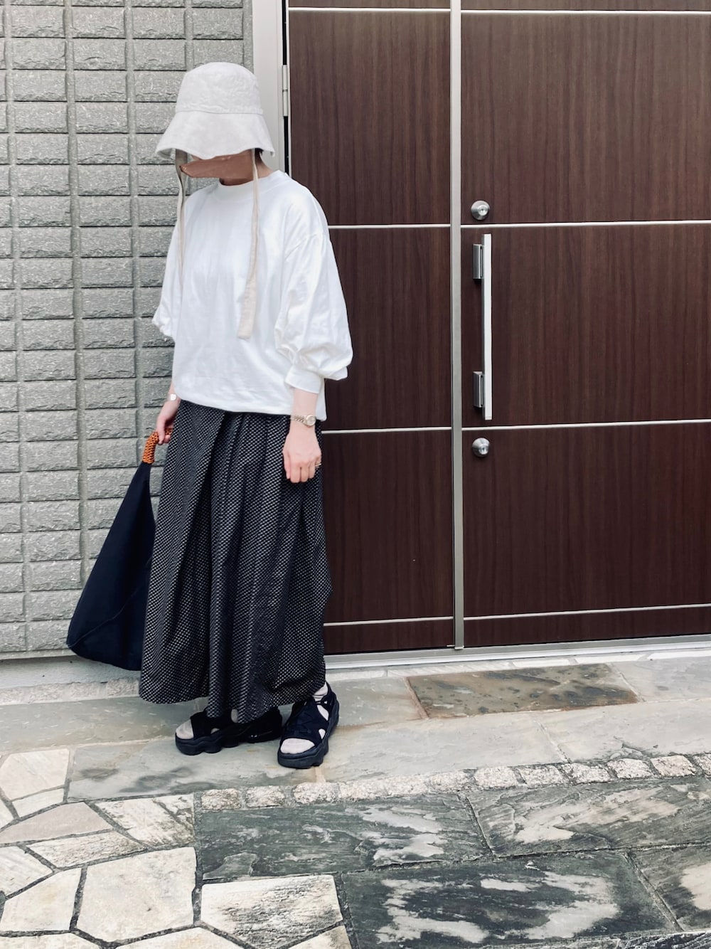 「オトナカジュアル、きれいめカジュアル、楽チンコーデ、大人かわいい、リネン帽子」｜「evam evaのアイテム（帽子、ベージュ系）」を使った、na.さん（レディース・160cm）の秋コーディネートの1枚目の写真