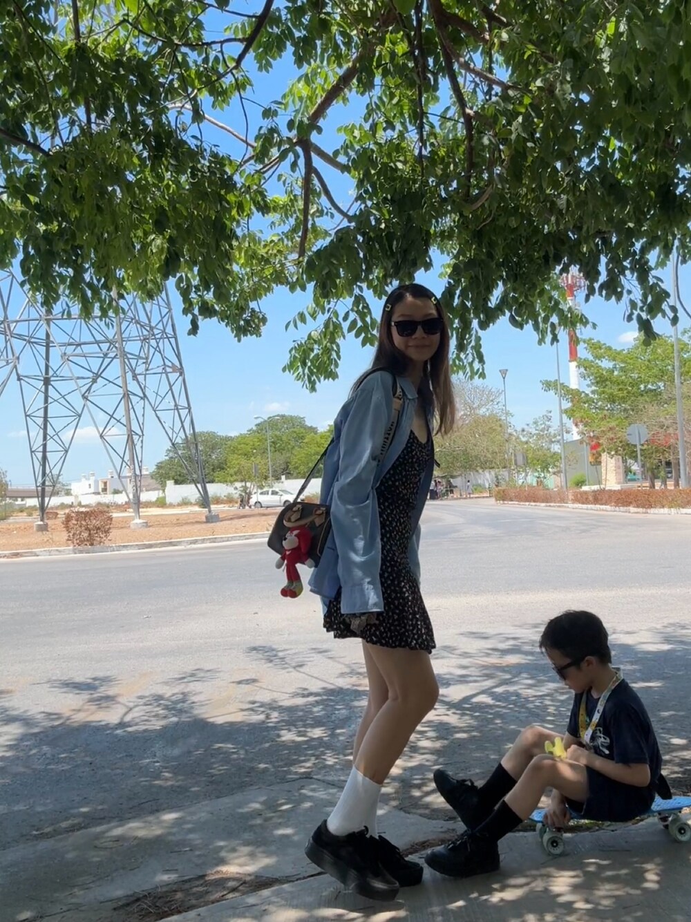 「LOUIS VUITTONのアイテム（ショルダーバッグ、その他）」を使った、azulzhenさん（レディース・168cm）の夏コーディネートの1枚目の写真