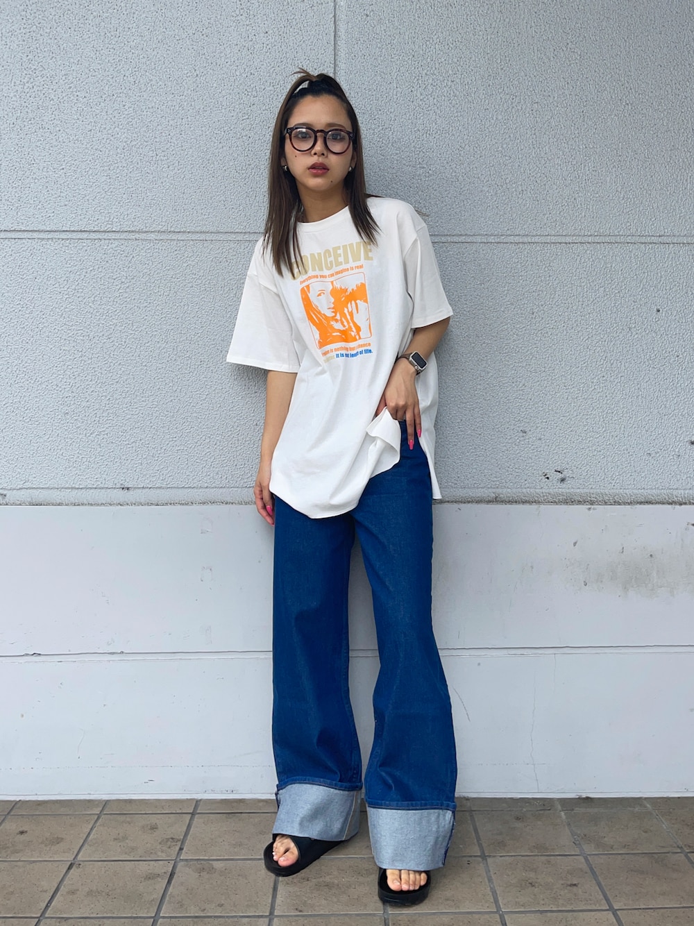 「デニムっていいよね、デニム、ロックT、Levi's、プリントT、オーバーサイズ、90'sスタイル、休日スタイル、ストリート」｜「HONEYSUCKLE ROSEのアイテム（トップス、ホワイト系）」を使った、Mikuriさん（レディース・160cm）の夏コーディネートの1枚目の写真