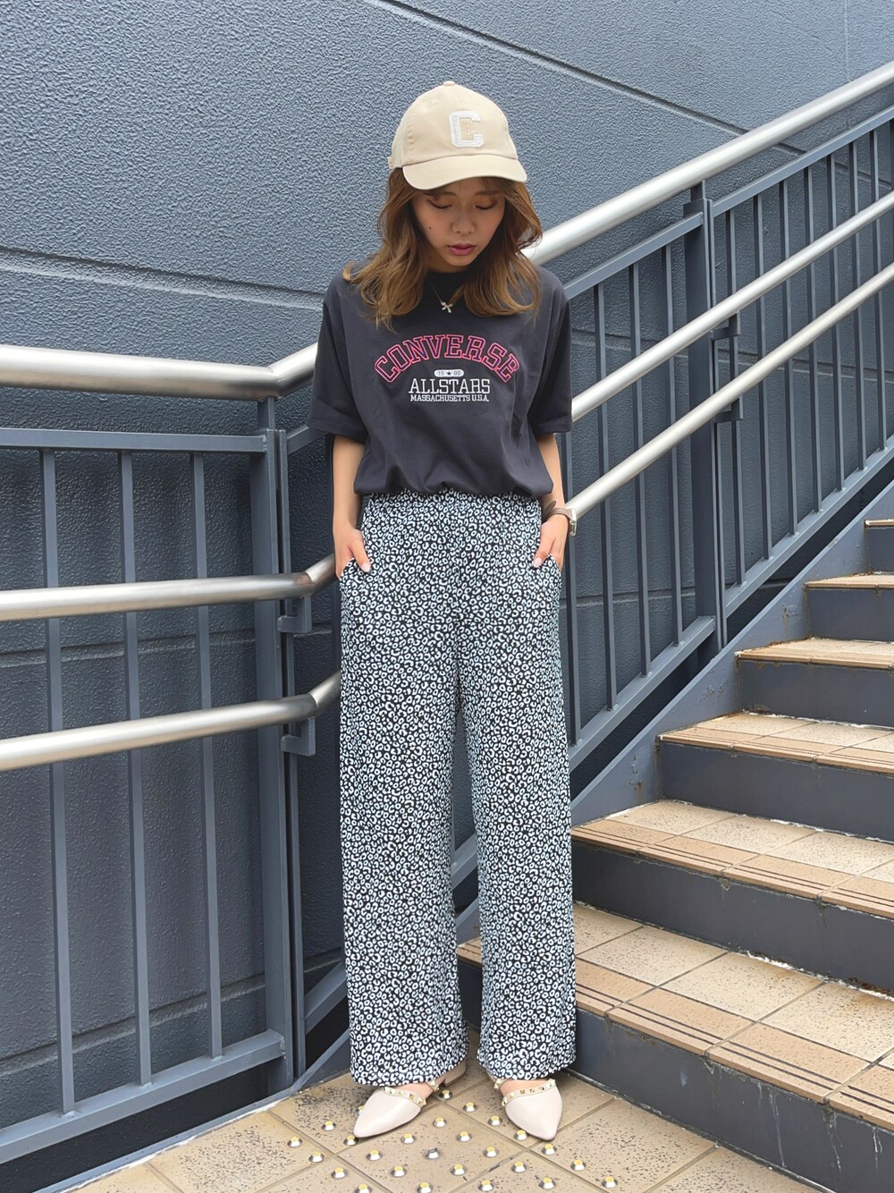 「コンバース、converse、休日スタイル、レオパード柄、キャップ、タックイン、カジュアル、韓国ファッション、ロゴT」｜「Championの【Champion】マッシュキャップ（キャップ、グリーン系）」を使った、Mikuriさん（レディース・160cm）の春コーディネートの1枚目の写真
