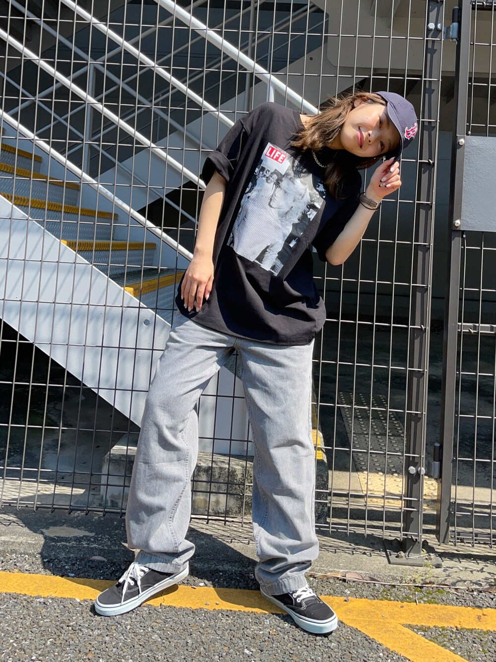 「メンズライク、ストリート、ロゴT、デニム、ビッグシルエット、キャップ、プリントT、Levi's、NEW ERA」｜「BACK NUMBERのアイテム（トップス、ブラック系）」を使った、Mikuriさん（レディース・160cm）の春コーディネートの1枚目の写真