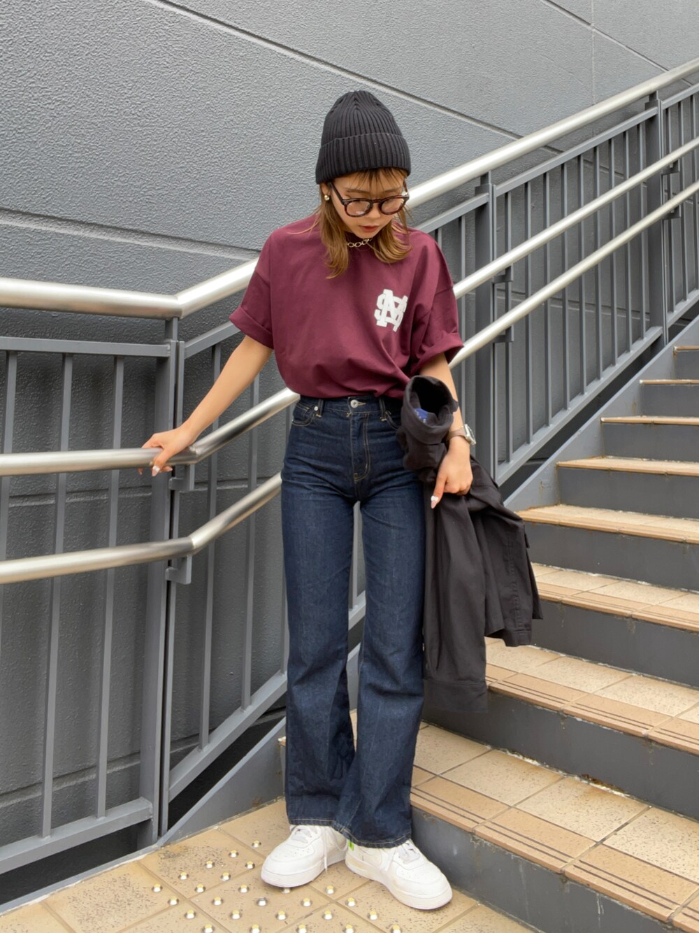 「ビッグシルエット、フレアパンツ、デニム、タックイン、プチプラ、カレッジ、春夏コーデ、メンズライク、ストリート、休日スタイル、Tシャツ」｜「ChampionのChampion/チャンピオン コットンアクリルニットワッチ（ニットキャップ/ビーニー、ブラック系）」を使った、Mikuriさん（レディース・160cm）の春コーディネートの1枚目の写真
