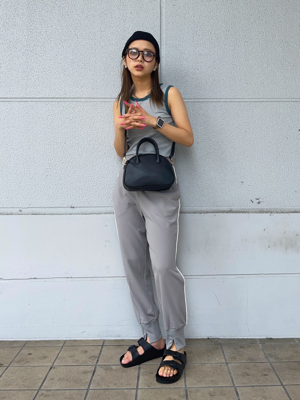 「ラクチンコーデ、ジョガーパンツ、タンクトップ、ボストンバッグ、休日コーデ、プチプラ、きれいめカジュアル、韓国ファッション、グリーン、夏コーデ」｜「BACK NUMBERの【BACK NUMBER】コットンワッチ（ニットキャップ/ビーニー、ブラック系）」を使った、Mikuriさん（レディース・160cm）の夏コーディネートの1枚目の写真