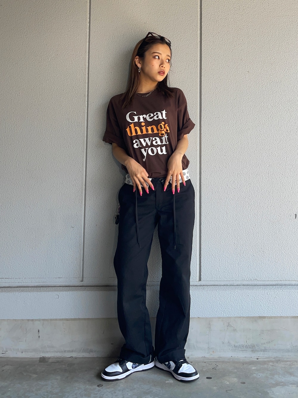 「Dickies、ロゴT、プリントT、ブラウン、ストリート、パンツスタイル、休日スタイル、プチプラ、夏コーデ、ボリューム袖、y2k、メンズライク、韓国ファッション」｜「Dickiesの【Dickies】TC素材イージーパンツ（チノパンツ、ブラック系）」を使った、Mikuriさん（レディース・160cm）の夏コーディネートの1枚目の写真