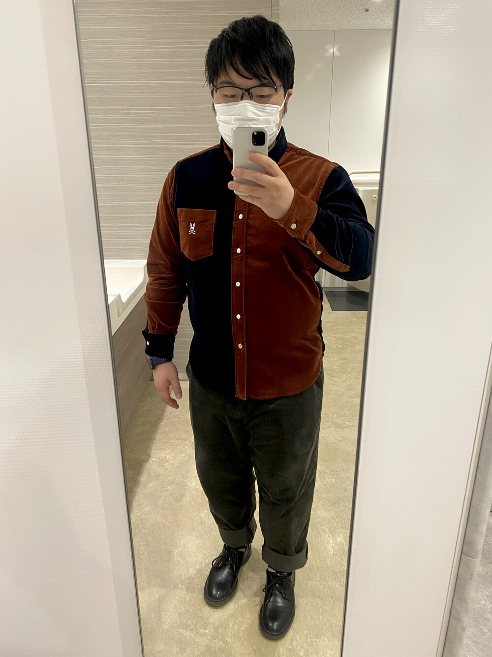 「休日コーデ、秋冬コーデ、おしゃれさんと繋がりたい、コーデュロイパンツ、コーデュロイシャツ、Psycho Bunny、UNIQLO、happy socks、H&M、BEAMS、クリスマスコーデ、シンプルコーデ、大人カジュアル」｜「UNIQLOのEZYアンクルパンツ（コーデュロイ）（その他パンツ、グリーン系）」を使った、Masanobu さん（メンズ・171cm）の冬コーディネートの1枚目の写真