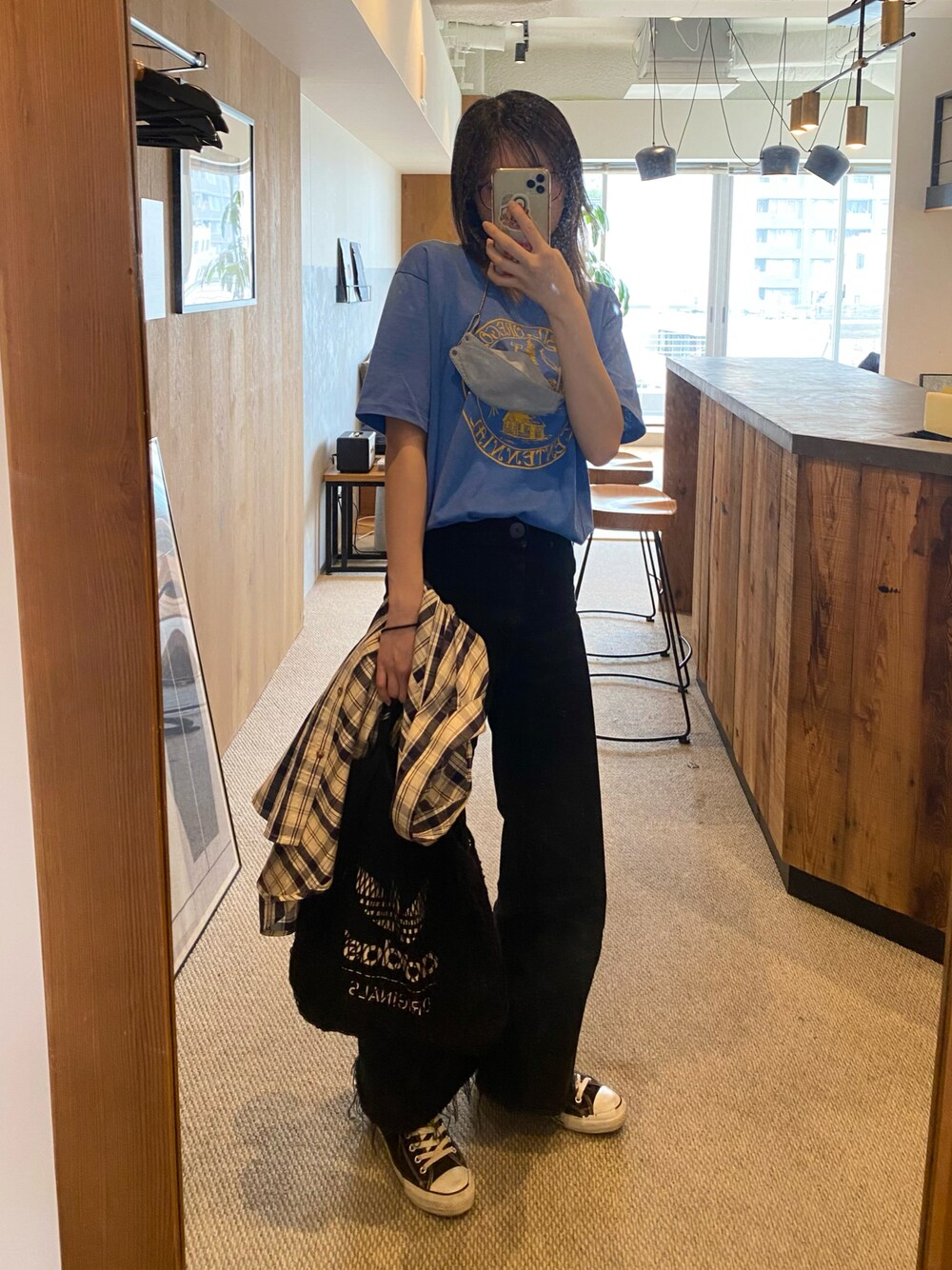 「カジュアル、古着MIX、シンプルコーデ、コンバース、ZARA、GU」｜「CONVERSEのconverse（コンバース） ALL STAR HI（オールスターHI）（スニーカー、ブラック系）」を使った、もふさんさん（レディース・164cm）の春コーディネートの1枚目の写真