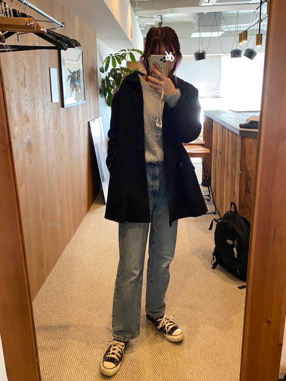 「プチプラ、ニット、デニムパンツ、オトナカジュアル、GU、コンバース」｜「CONVERSEのconverse（コンバース） ALL STAR OX（オールスターOX）（スニーカー、ブラック系）」を使った、もふさんさん（レディース・164cm）の冬コーディネートの1枚目の写真
