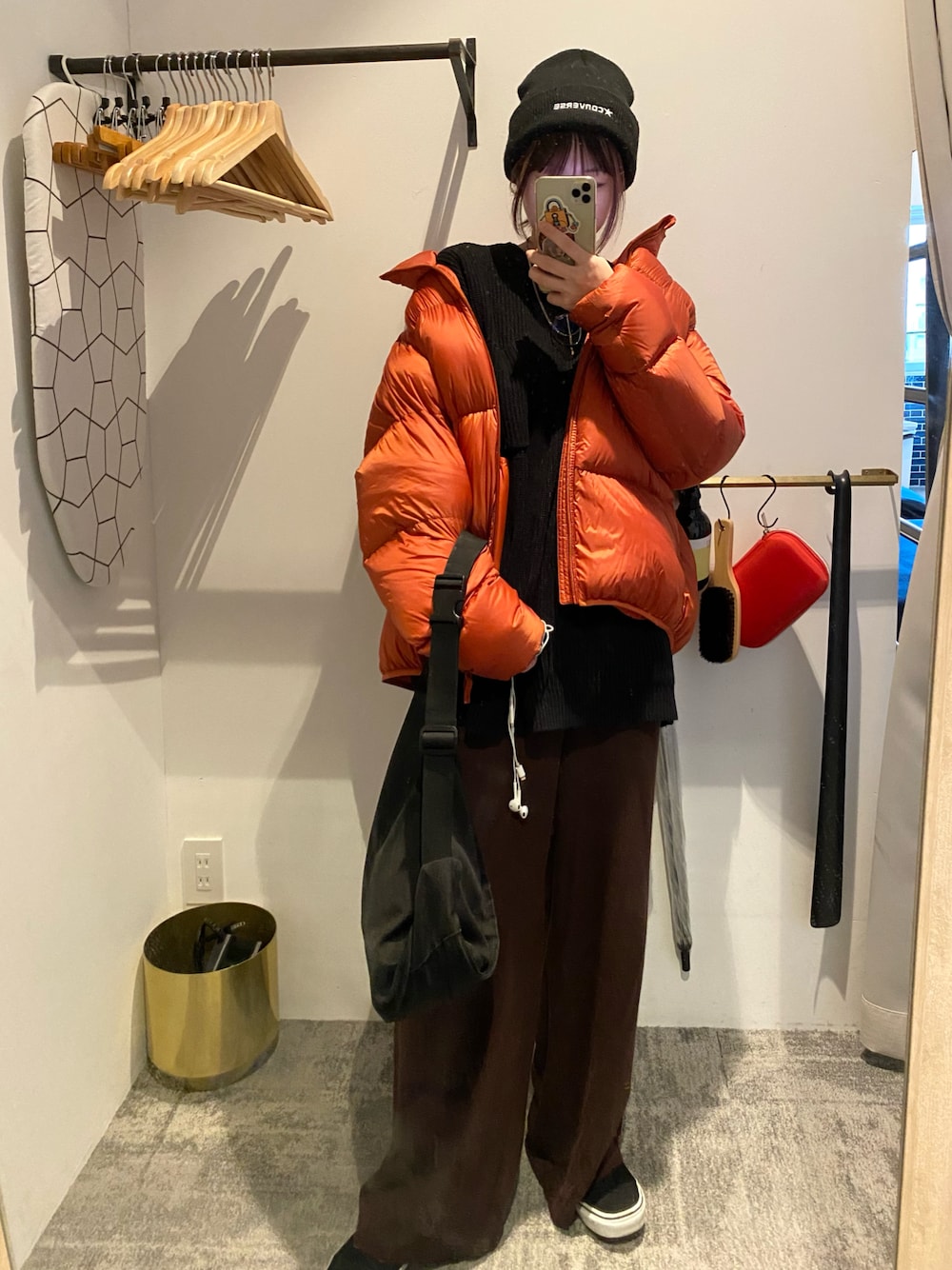 「ラクチンコーデ、ニット、ダウンジャケット、ユニクロ、UNIQLO、VANS、ストリート」｜「UNIQLOのウルトラライトダウンボリュームジャケット（ダウンジャケット/コート、オレンジ系）」を使った、もふさんさん（レディース・164cm）の冬コーディネートの1枚目の写真