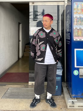 「フラワープリント」｜「アイテム（カーディガン/ボレロ）」を使った、takayaikedaさん（メンズ・167cm）の冬コーディネート