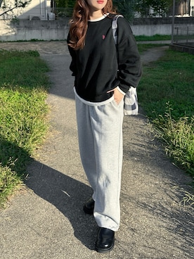「アイテム（スウェットパンツ）」を使った、KASUMIさん（レディース・161cm）の秋コーディネート