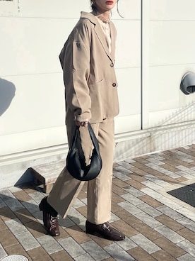 「ベージュパンツ」｜「アイテム（セットアップ）」を使った、KASUMIさん（レディース・161cm）の冬コーディネート