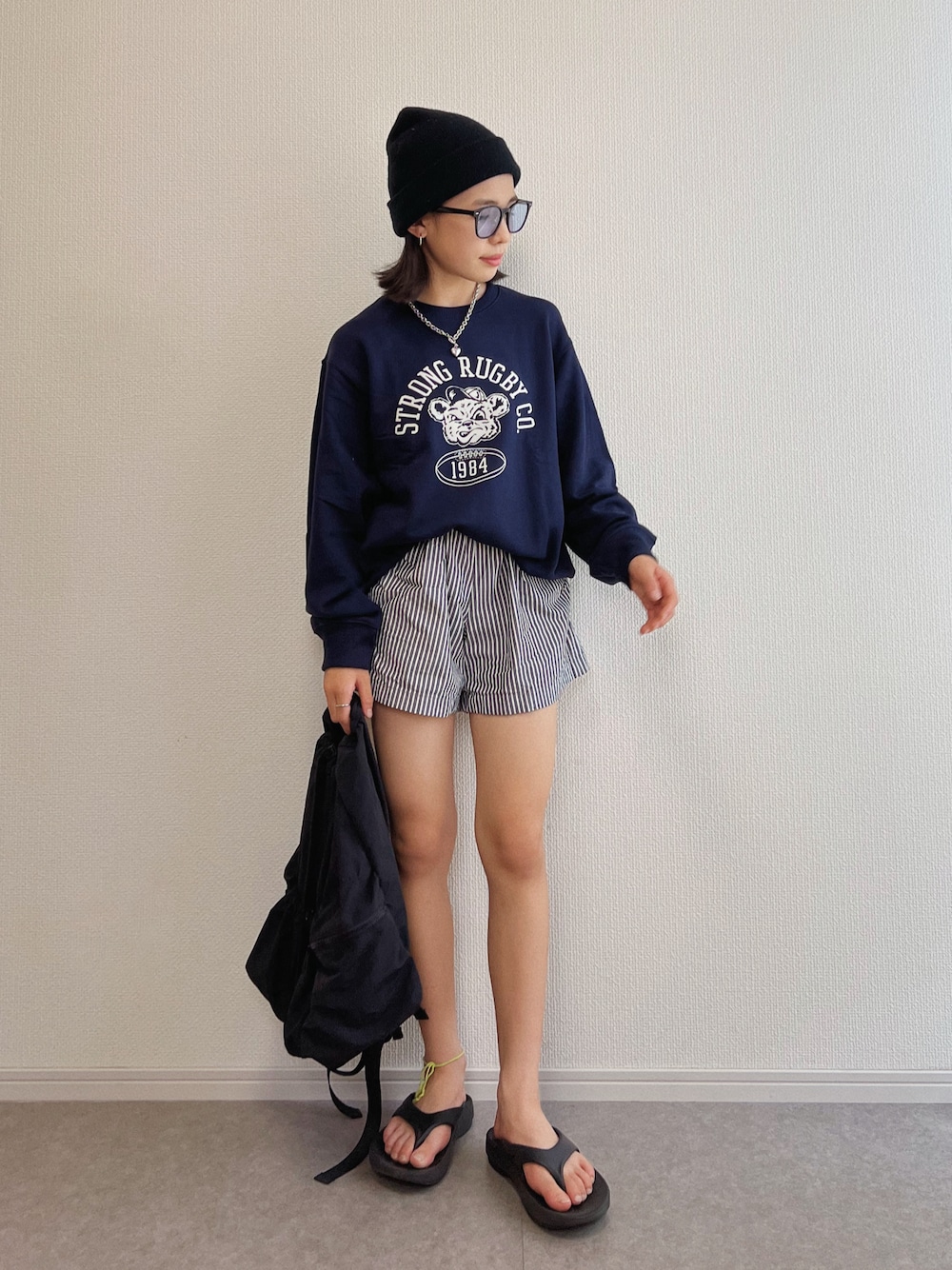 「秋服準備はじめました、キッズファッション、プチプラ、夏秋ミックス、ユニクロ、ユニクロコーデ、ショートパンツ、サングラス、UNIQLO、カジュアル、中学生、低身長」｜「WEGOのWEGO/カラービーニー（ニットキャップ/ビーニー、ブラック系）」を使った、ɴɪᴄᴏ.ᴀʏᴀさん（キッズ・144cm）の夏コーディネートの1枚目の写真
