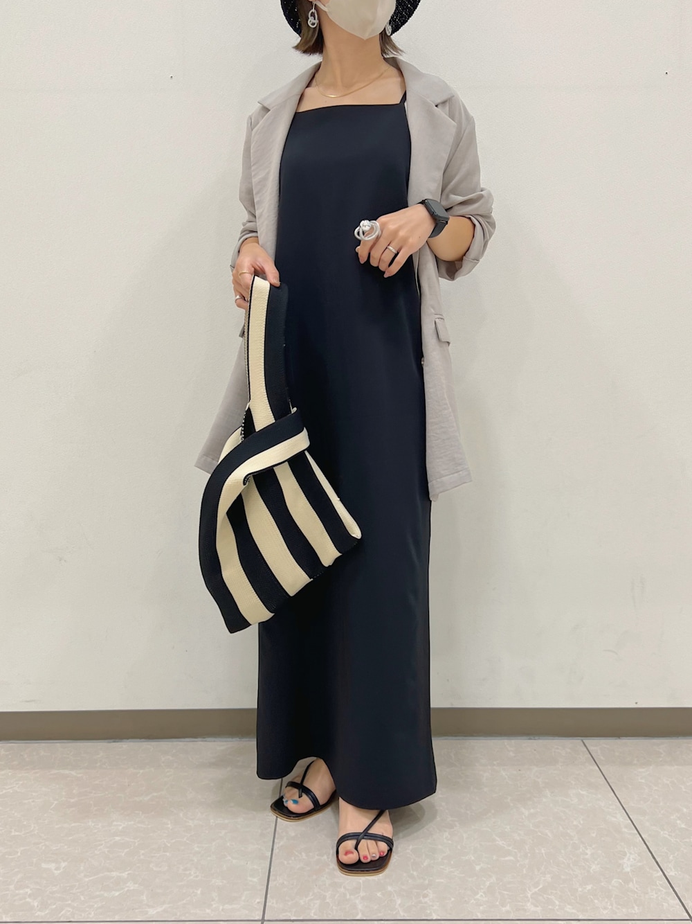「夏、シンプル、サンダル、ワンピース、モノトーンコーデ、ロングスカート、ootd、大人女子、テーラードジャケット、ナローサンダル」｜「DISCOATのマキシキャミワンピース（ワンピース、ブラック系）」を使った、ɴɪᴄᴏ.ᴀʏᴀさん（レディース・149cm）の夏コーディネートの1枚目の写真