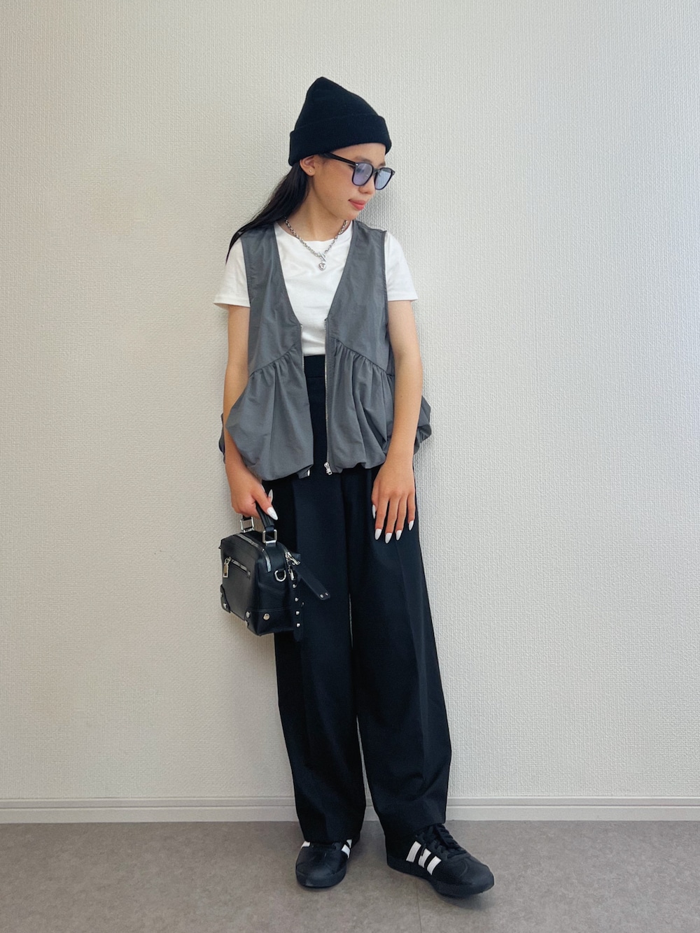 「プチプラ、レイヤードスタイル、低身長女子、キッズコーデ、キャップ、ユニクロ、ユニクロコーデ、UNIQLO、カジュアル、大人カジュアル、スニーカー」｜「WEGOのWEGO/2WAYショートビーニー（ニットキャップ/ビーニー、ブラック系）」を使った、ɴɪᴄᴏ.ᴀʏᴀさん（キッズ・144cm）の夏コーディネートの1枚目の写真