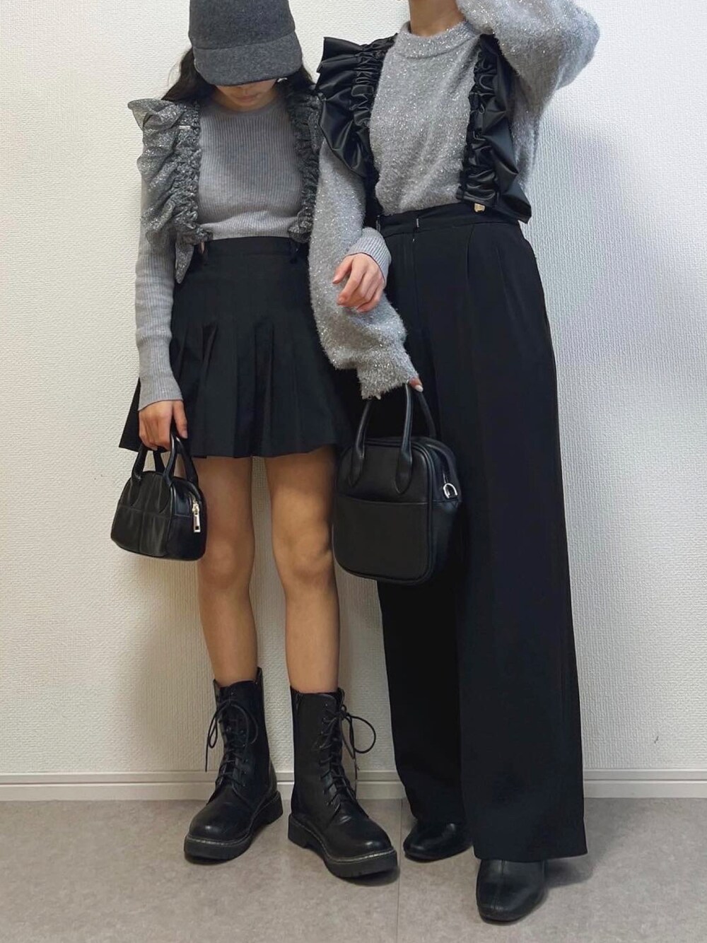 「秋冬コーデ、オトナ女子、シンプルスタイル、ニットコーデ、ブーツスタイル、オトナカジュアル、低身長コーデ、低身長、モノトーン、サスペンダー」｜「coca（coca）の＼新色登場／極厚クルーネックリブニット（ニット/セーター、グレー系）」を使った、ɴɪᴄᴏ.ᴀʏᴀさん（キッズ・141cm）の冬コーディネートの1枚目の写真