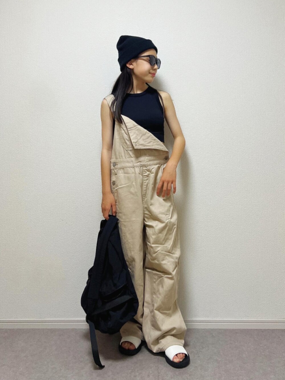 「プチプラ、夏コーデ、サロペット、キッズファッション、サンダル、さらっと晴れやかスナップ、キッズ、UNIQLO、GU、女子」｜「WEGOのWEGO/2WAYショートビーニー（ニットキャップ/ビーニー、ブラック系）」を使った、ɴɪᴄᴏ.ᴀʏᴀさん（キッズ・144cm）の夏コーディネートの1枚目の写真