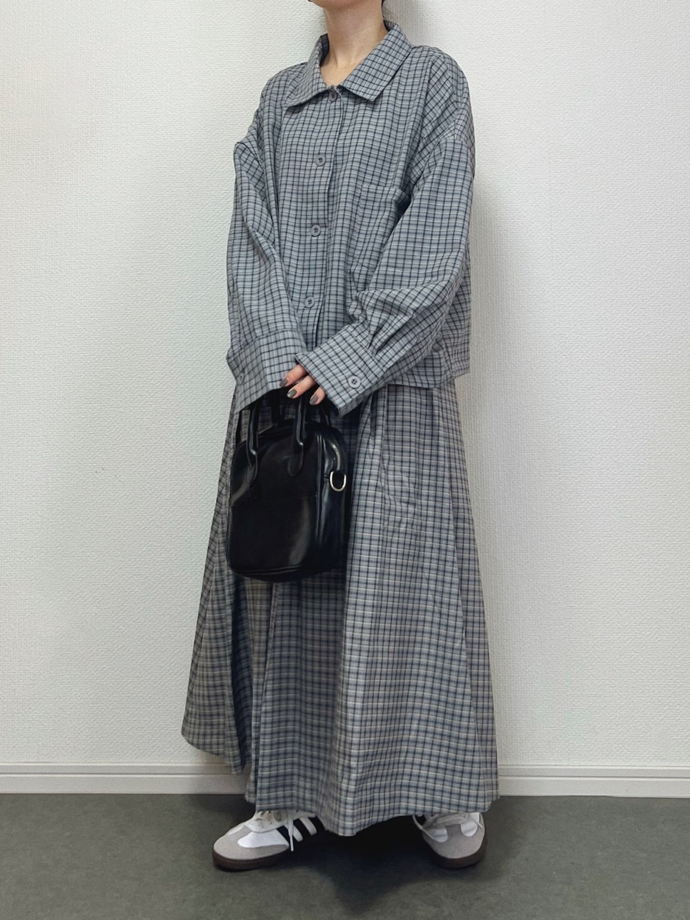 「チェック、秋っぽコーデ更新中、秋服、おでかけコーデ、24AW秋の新作、低身長コーデ、カジュアルガーリー、秋コーデ、セットアップ、スニーカー」｜「Crispのオーバーチェックシャツ（シャツ/ブラウス、ブルー系）」を使った、ɴɪᴄᴏ.ᴀʏᴀさん（レディース・149cm）の秋コーディネートの1枚目の写真