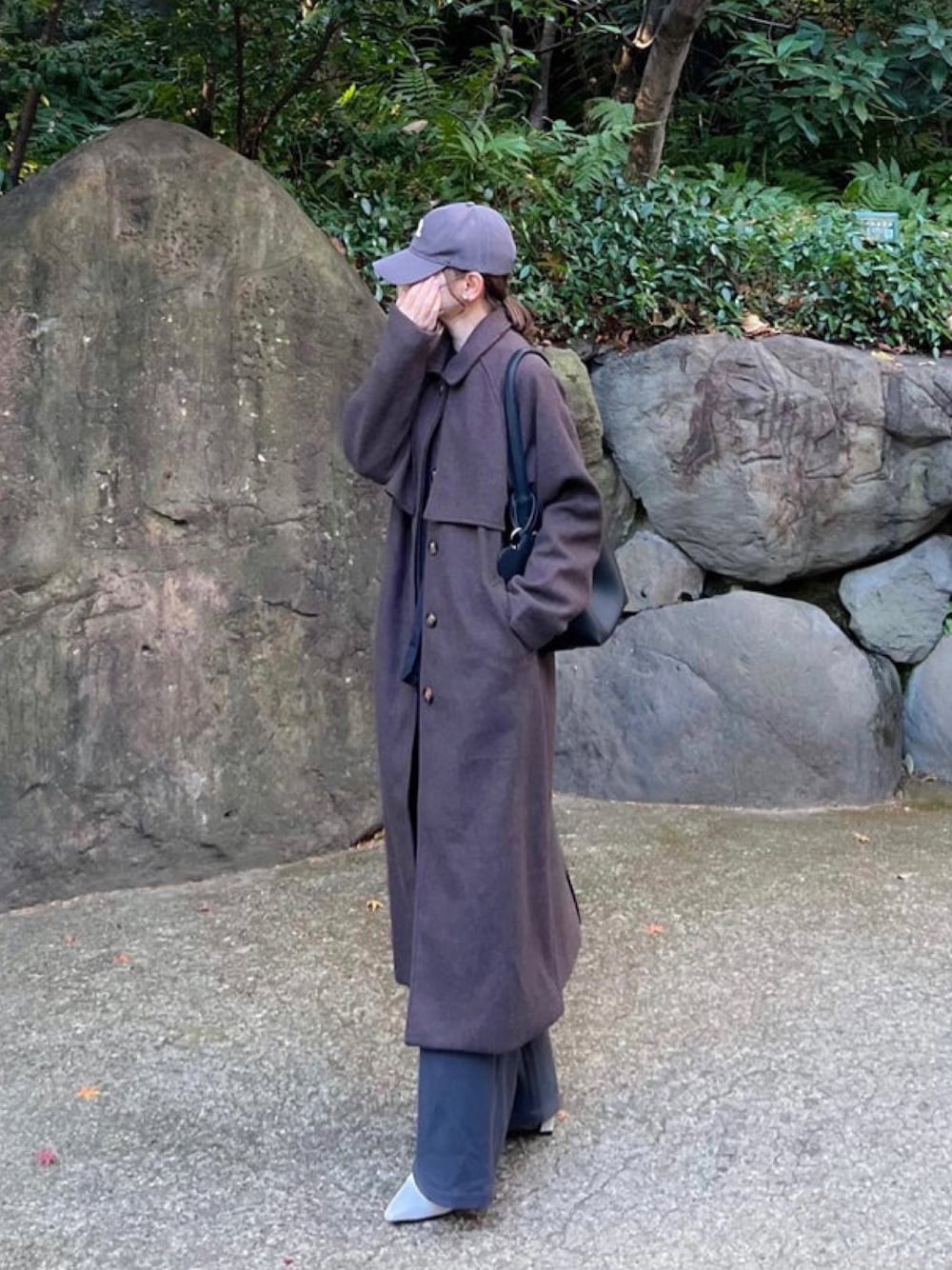 「しまむら、しまむらコーデ、カーブパンツ、ロングコート、ぺプラムトップス、プチプラ、冬アウター、シンプルスタイル、カジュアルスタイル、冬コーデ」｜「NOAHLの【NOAHL】ヨークデザインロングコート（ステンカラーコート、ブラウン系）」を使った、minmin08_さん（レディース・158cm）の冬コーディネートの1枚目の写真